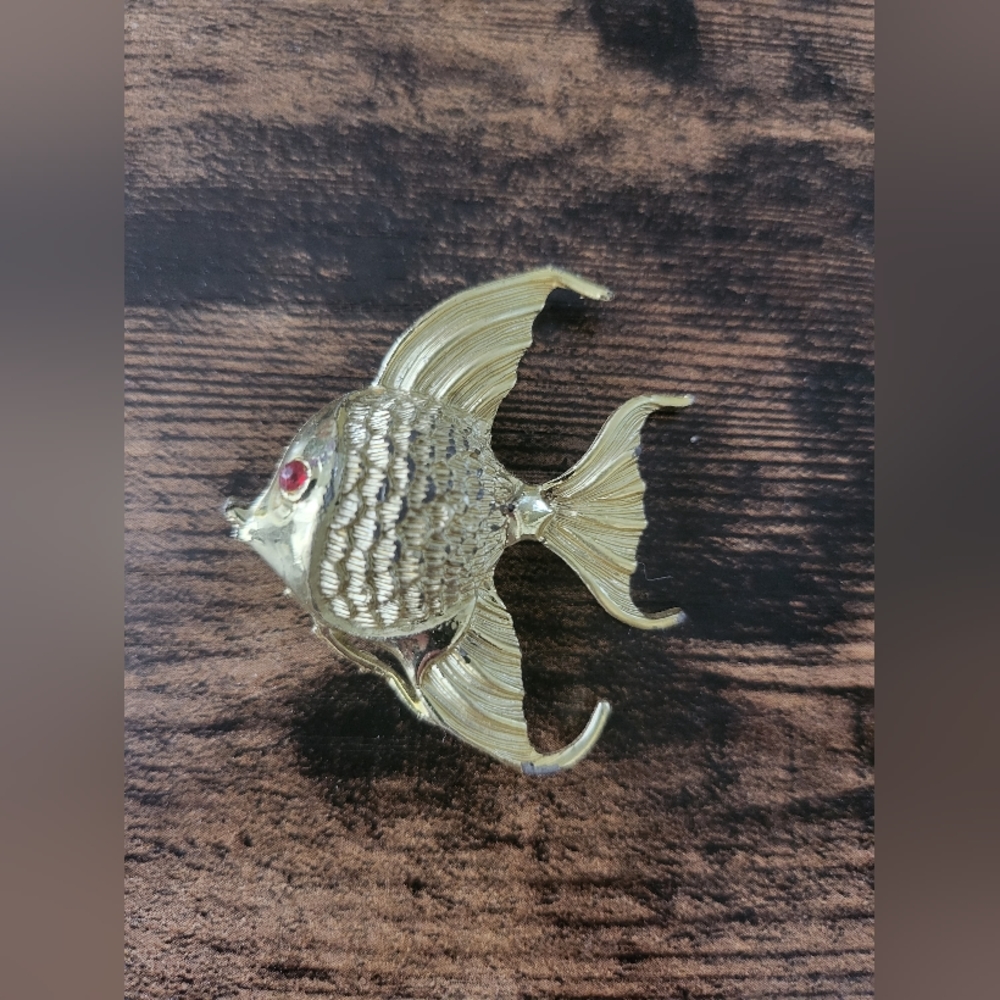 -1970's era flower boutique broach-metal, and porcelain -2 inch X 1 inch